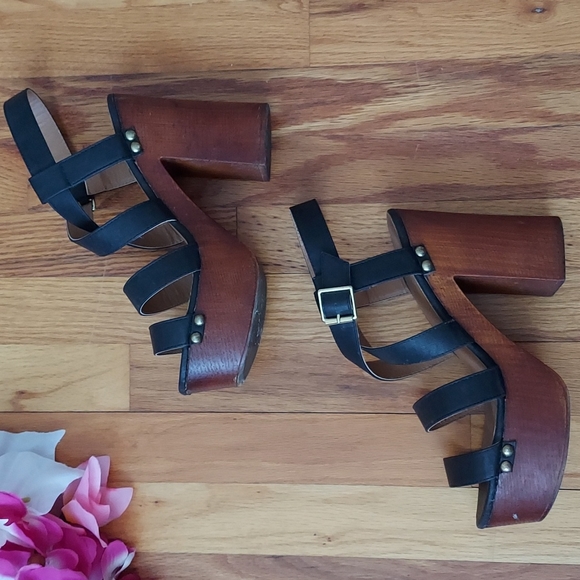 Qupid Shoes - Qupid Black Faux Leather Strappy Wooden Platform Sandals Size 9